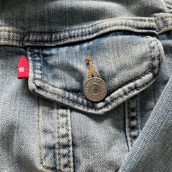 Levi’s Mid Wash Jean Jacket - Picture 2 of 3